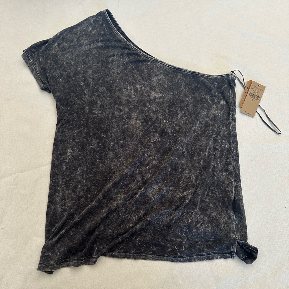 American eagle one sleeve tee.